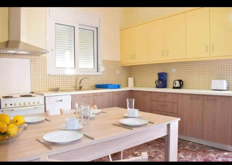 Marble Cool 2-Bedroom Down Town Yard House كيساموس المظهر الخارجي الصورة