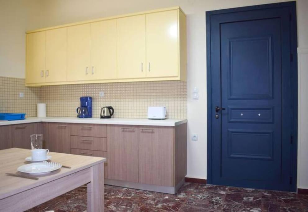 Marble Cool 2-Bedroom Down Town Yard House كيساموس المظهر الخارجي الصورة