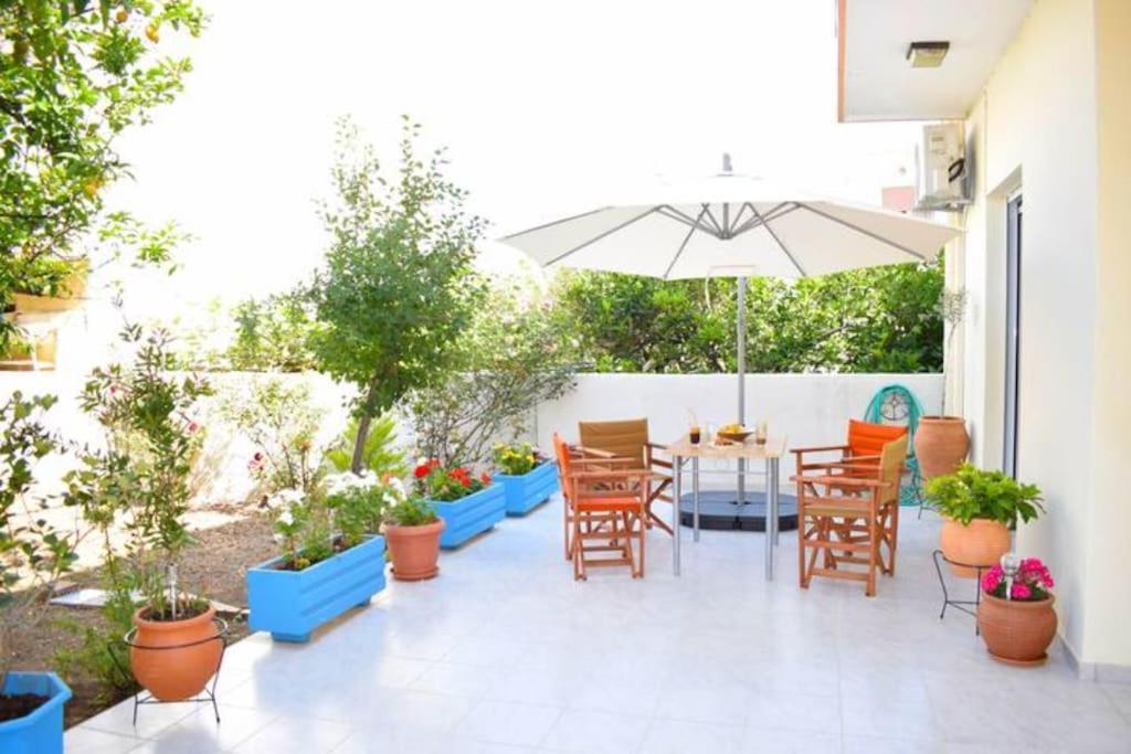 Marble Cool 2-Bedroom Down Town Yard House كيساموس المظهر الخارجي الصورة